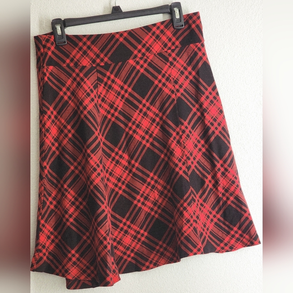 Chaps Women’s Red/Black Tartan Plaid L Pull-on 100% Cotton Flared Skirt
